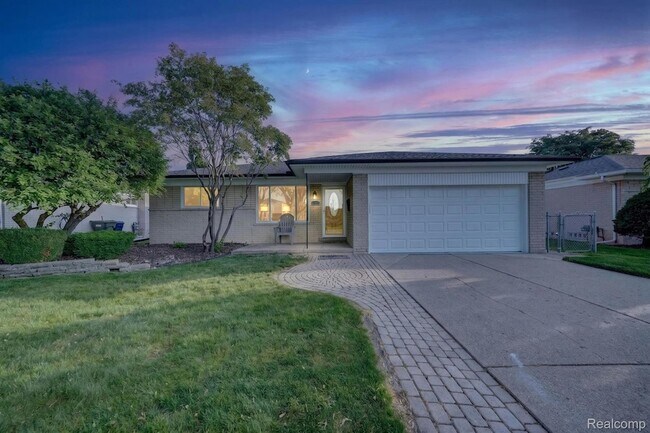 Building Photo - 11223 Hemlock Dr