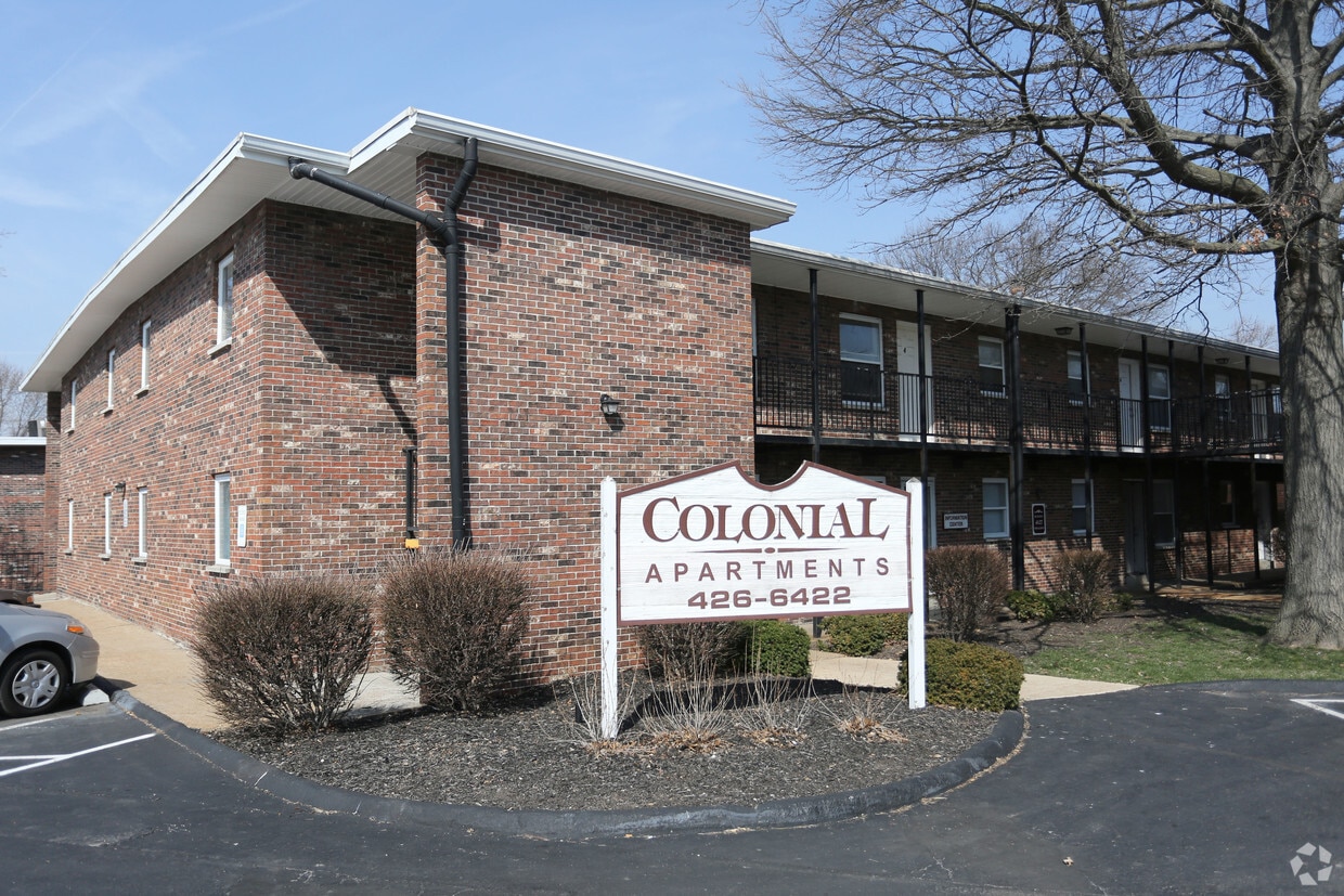 Primary Photo - Colonial Apartments
