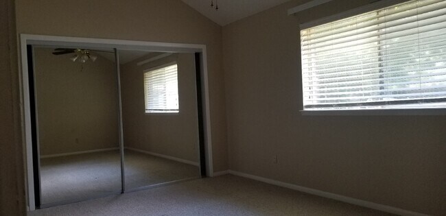 Foto del edificio - 2822 Chimneystone Cir