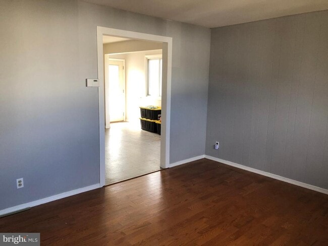 Building Photo - 16 E 9th Ave