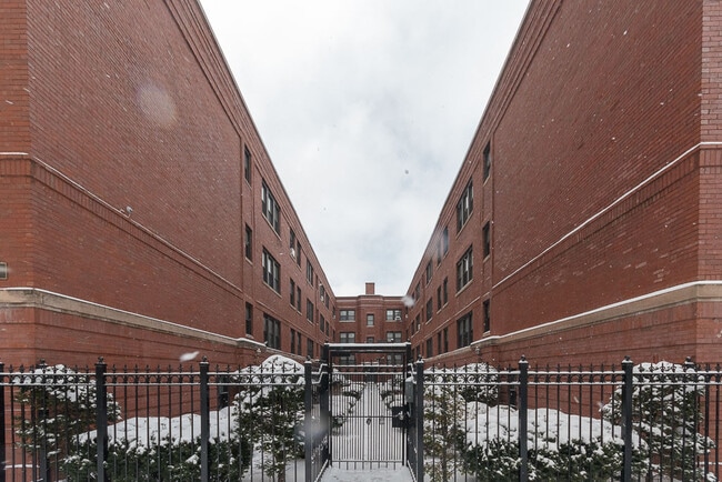 Building Photo - 5748 N Winthrop Ave