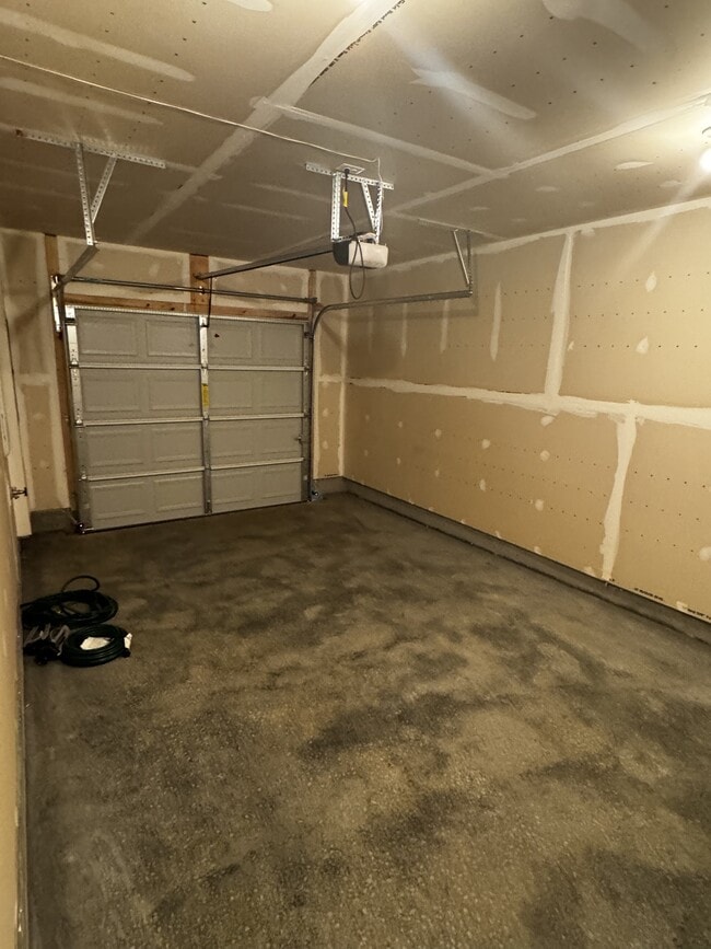 Building Photo - 122 Milburn Dr