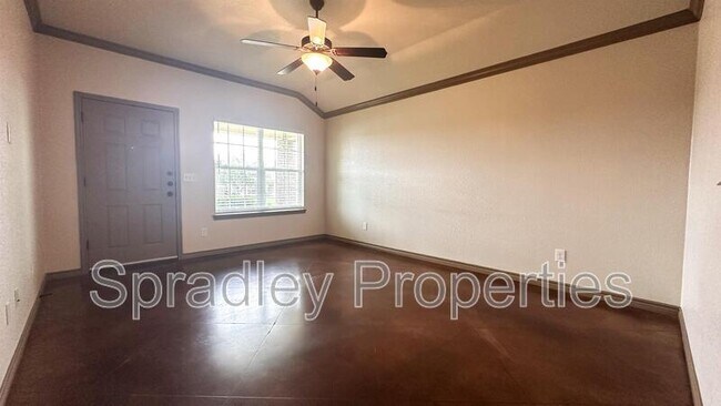 Building Photo - 619A Karey Dr
