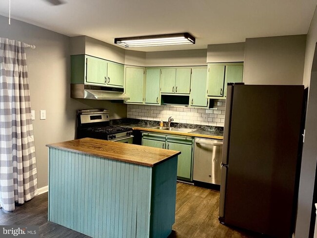 Foto del edificio - 100 Caswell Ave