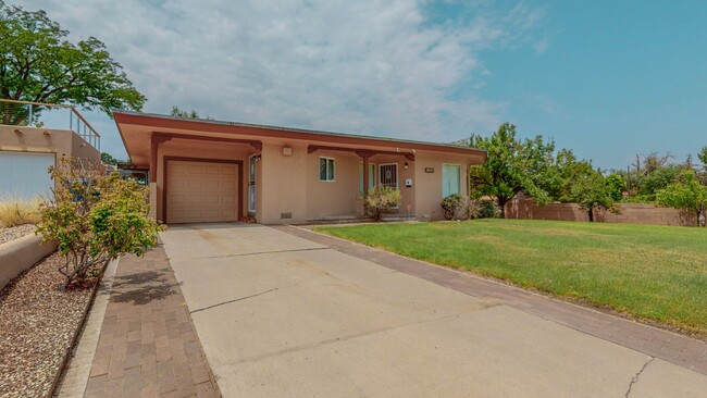 Building Photo - RIDGECREST 2 Bedroom 2 Bath with Garage