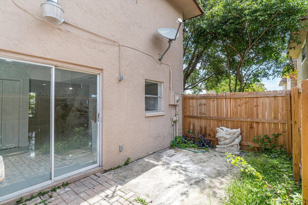 7924 Kimberly Blvd Unit 201, North Lauderdale, FL 33068 Condo for