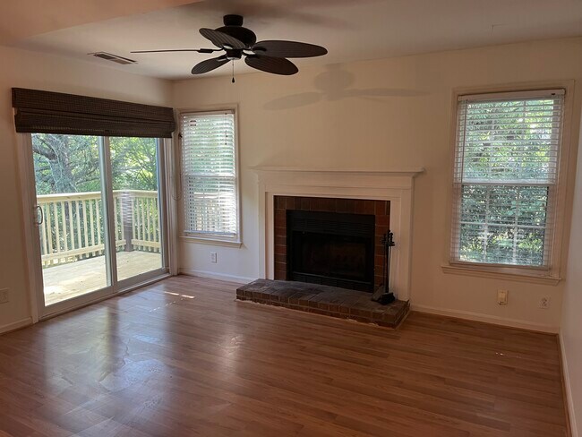 Foto del edificio - 3222 Selwyn Farms Ln