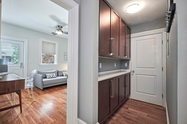 Foto del edificio - 870 E 4th St
