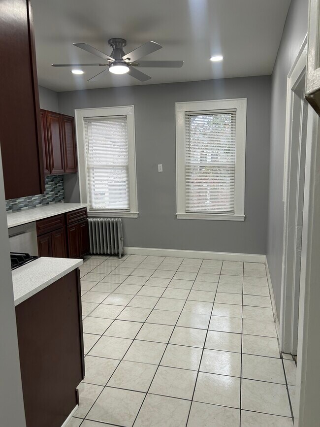 Cocina comedor grande - 10 Adams St