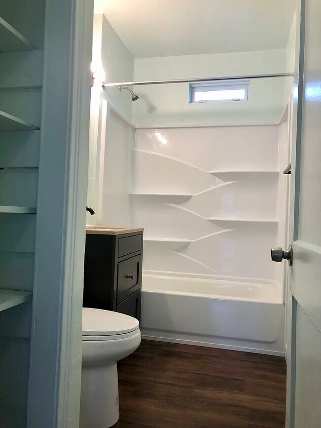 Foto del edificio - 1109 W 41st St