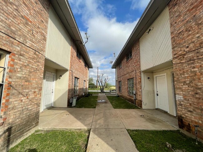 Foto del edificio - 712 E Sugarcane Dr