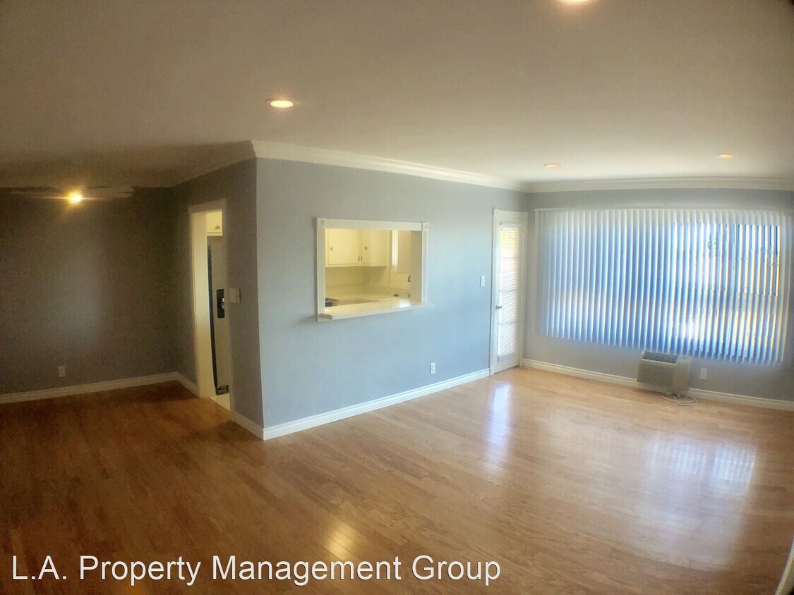 Primary Photo - 1045 N Edinburgh Ave