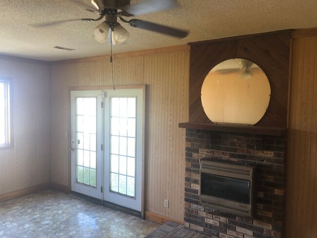 Foto del edificio - QULIN - 3bedroom, 3 car detached garage, near Poplar Bluff - $799 Month / $899Down