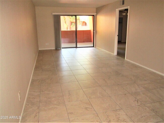 Foto del edificio - 12212 N Paradise Vlg Pkwy S