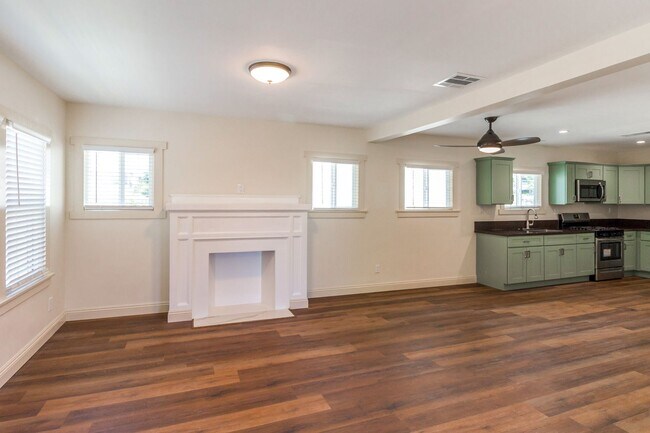 Building Photo - 338 S Benton Way