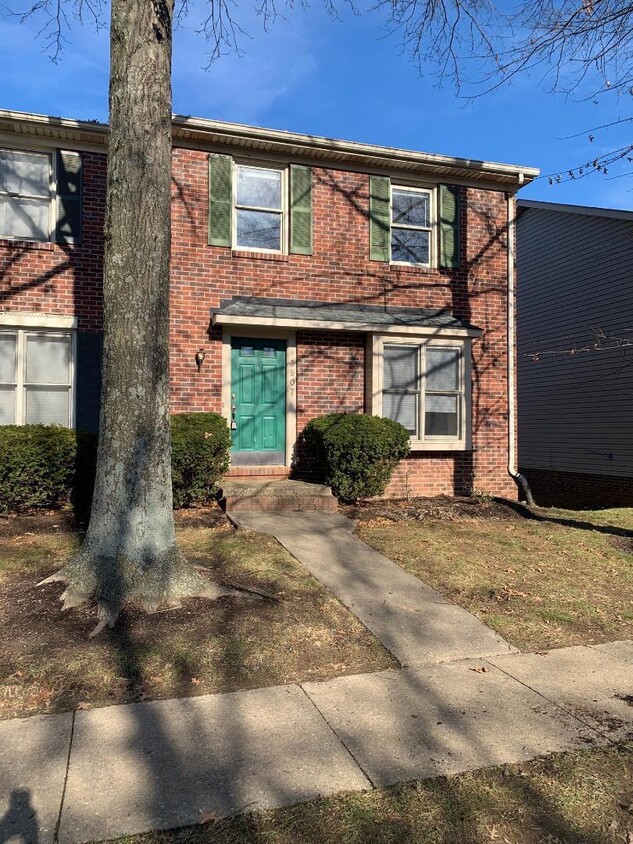 3907 Kenesaw Dr, Lexington, KY 40515 Townhome Rentals in Lexington KY