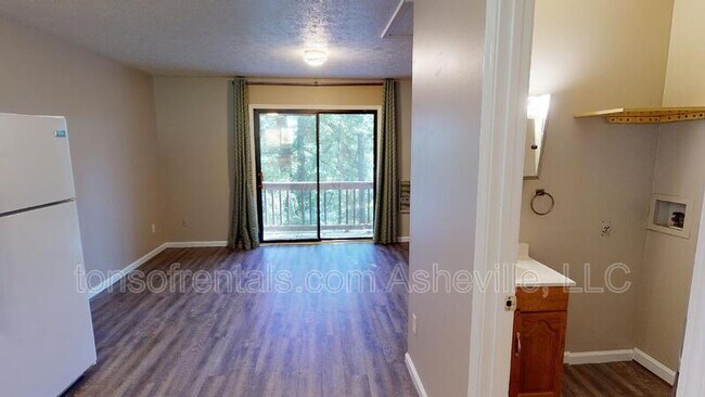 Building Photo - 343 Lily Pond Dr
