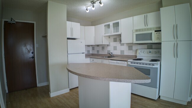 Photo du bâtiment - 11147 Whyte Ave NW