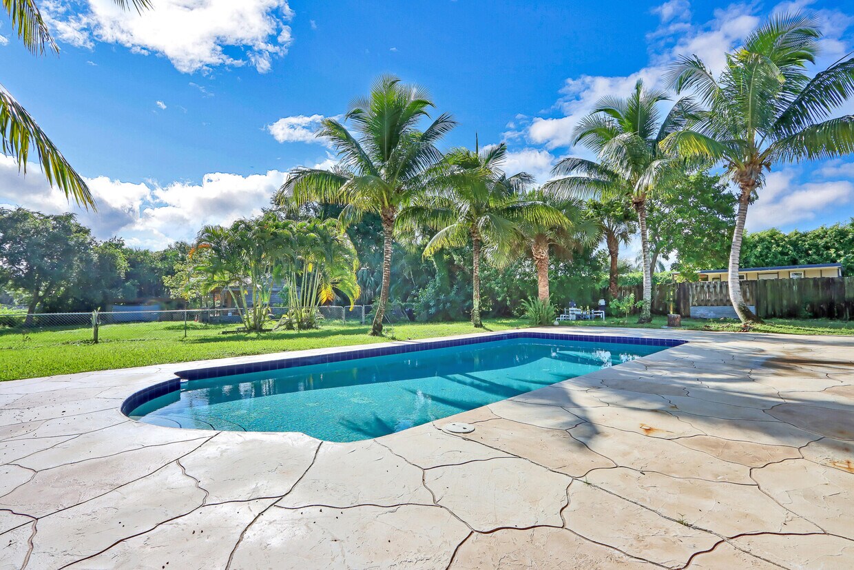 Foto principal - 11074 Monet Woods Rd