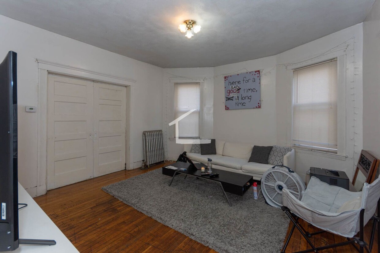 Primary Photo - Huge 3 bed near BU and the Green Line in A...