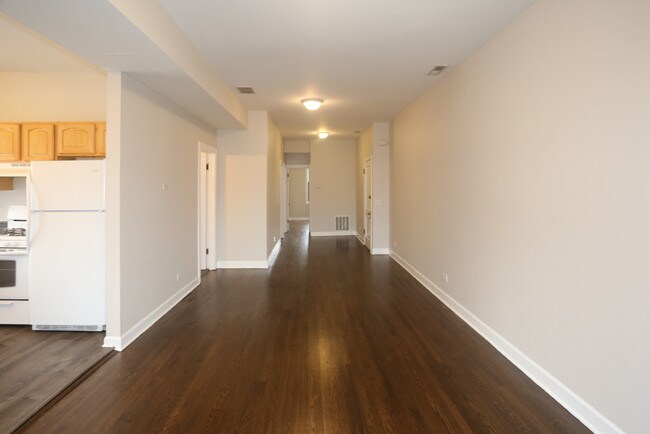 Building Photo - 4655 N Lincoln Ave