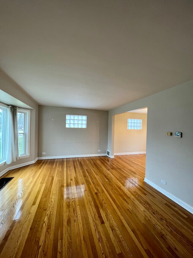 Building Photo - 804 Kemman Ave