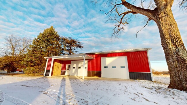 Building Photo - Newly renovated county home in Plymouth Sc...