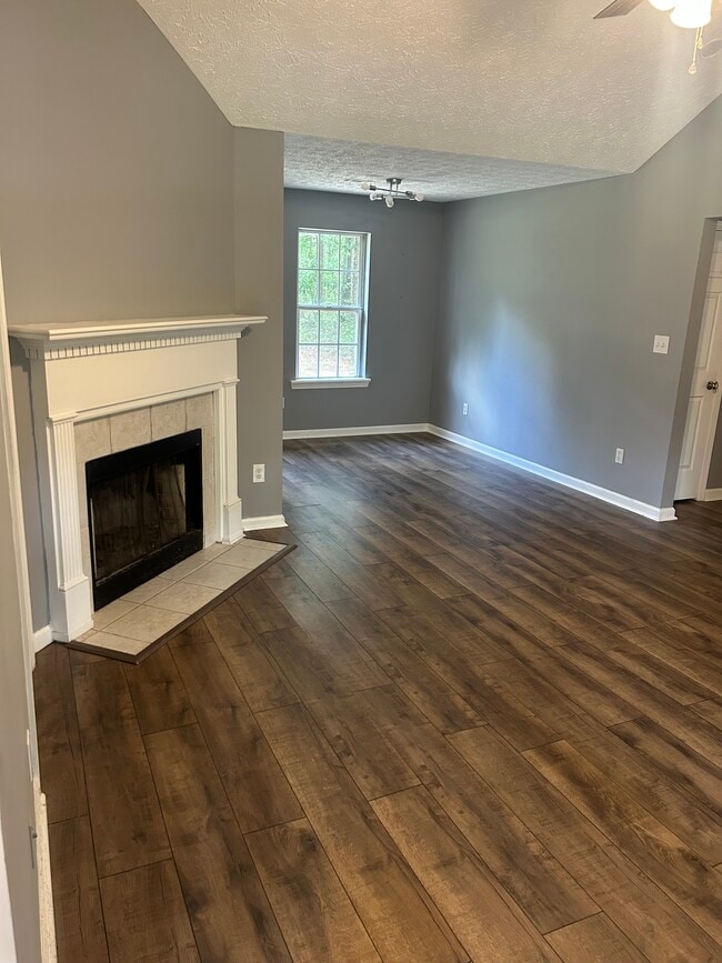 Building Photo - 180 McIntosh Estates Dr