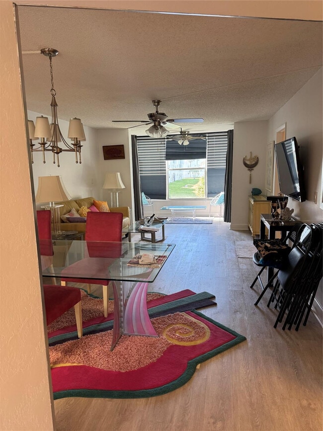 Foto del edificio - 8280 Sunrise Lakes Blvd