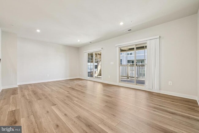 Building Photo - 2528 VERONA Pl