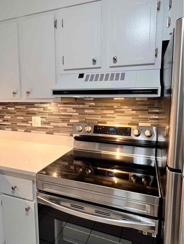 Building Photo - B3 Colonial Dr