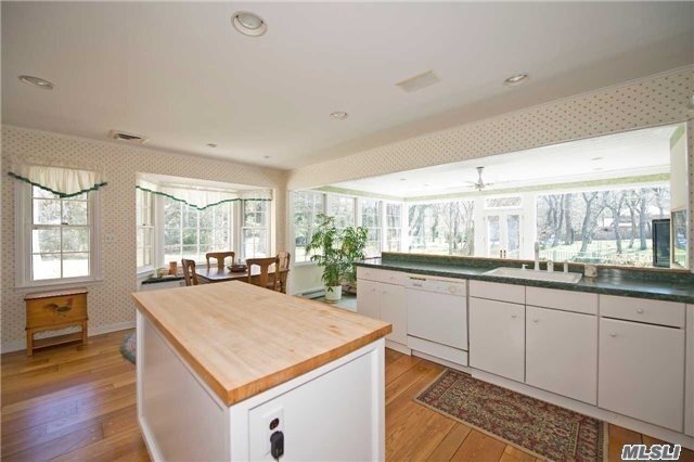 Foto del edificio - 473 Berry Hill Rd