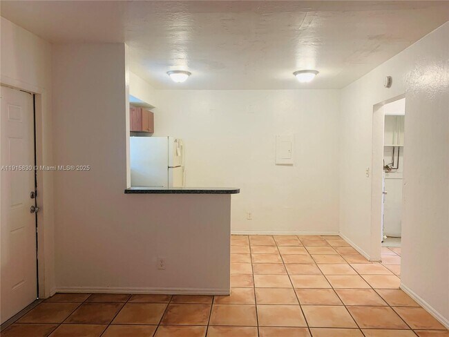 Foto del edificio - 661 NE 86th St