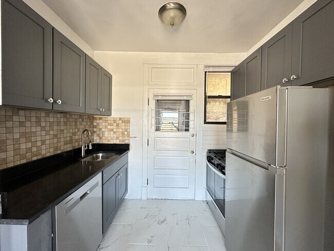 Foto del edificio - 1319 W Estes Ave