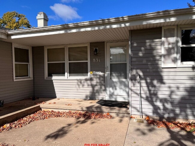 Building Photo - 2 Bedroom 1 Bath Duplex