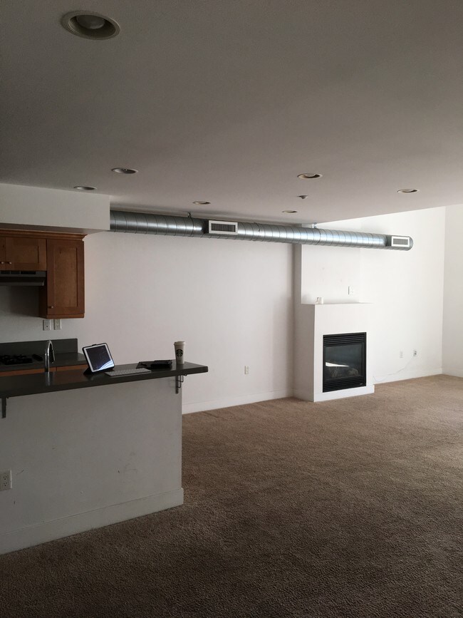 Foto del edificio - 534 S Brea Blvd