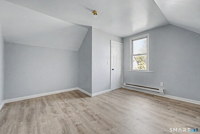 Building Photo - 23 Beacon St