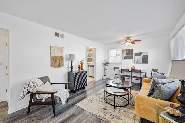 Foto del edificio - 417 Chamberlin Dr