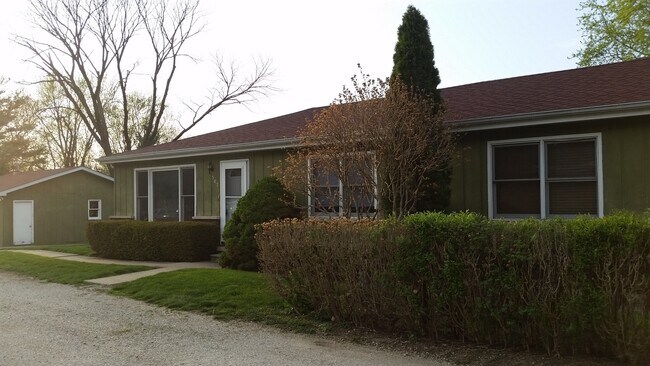 Building Photo - 505 Oakview Ave