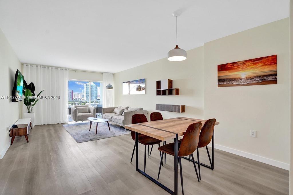 Foto principal - 400 Kings Point Dr