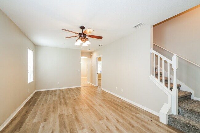 Foto del edificio - 16014 Loneoak View Dr