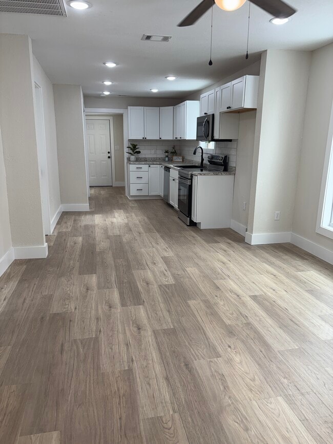 Building Photo - 613 N 2nd St