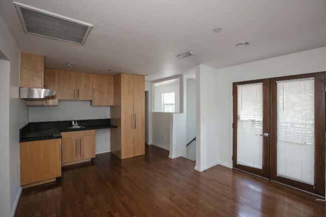Foto del edificio - 627 N Niagara St