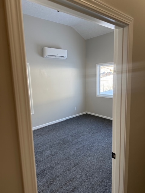 Building Photo - 2 Bedroom 2 Bath