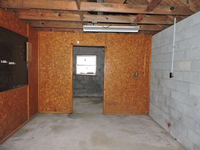 Building Photo - 108 Fairview St