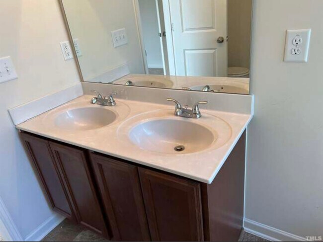Building Photo - 1202 Quintet Ct