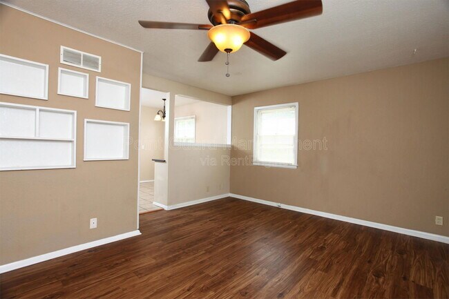 Foto del edificio - 1615 W Crawford St