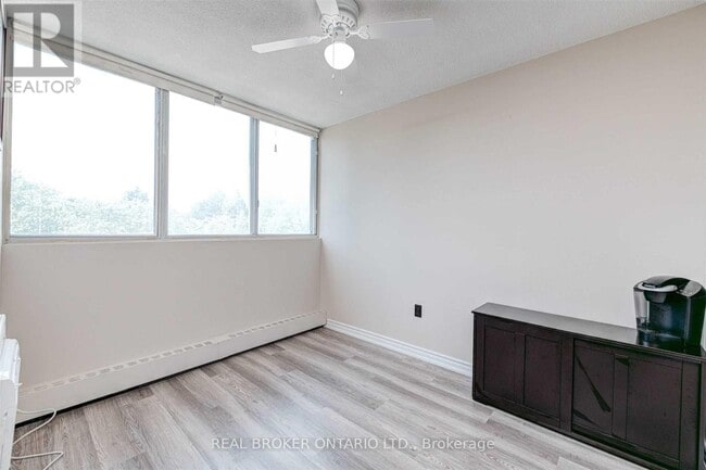 Building Photo - 530 Lolita Gardens