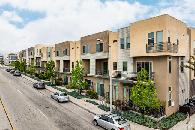 Building Photo - Upland Central Townhomes