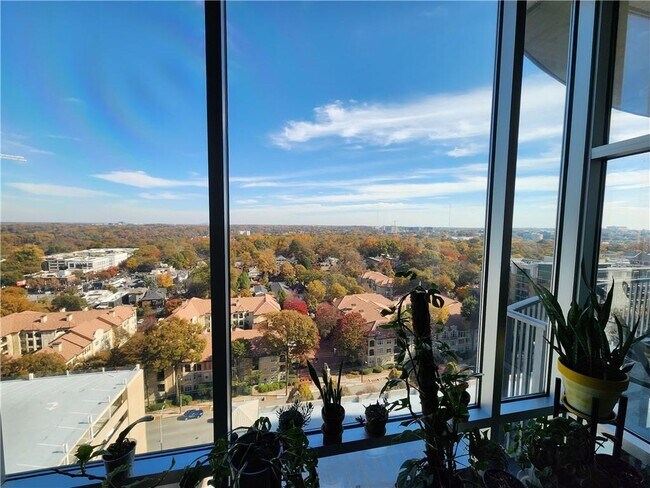 Foto del edificio - 943 Peachtree St NE